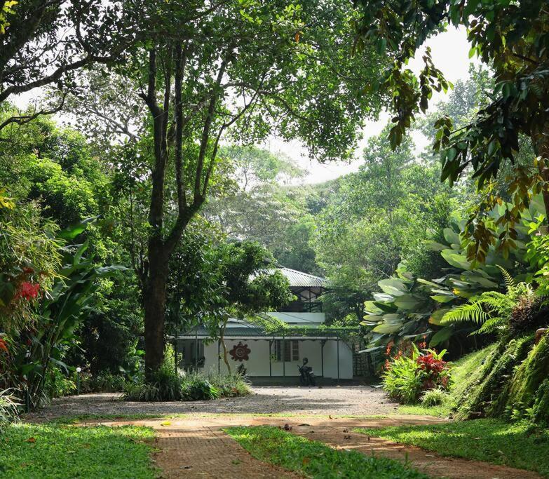 Breezy Point Villa Vagamon Kültér fotó